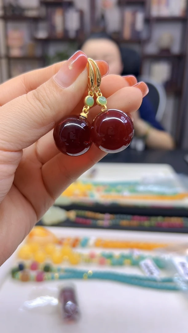 【闪购商品】血珀耳饰14K金镶嵌耳勾E706