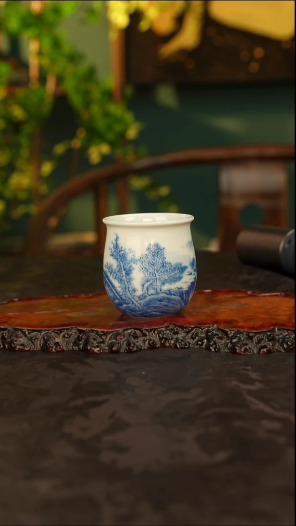 谢凯 青花手绘山水主人杯