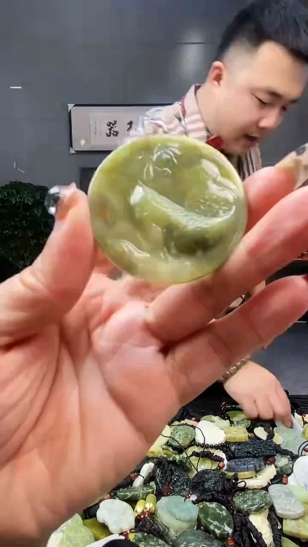 未镶嵌蛇纹石玉其他天然岫玉（多样性发其中之一）