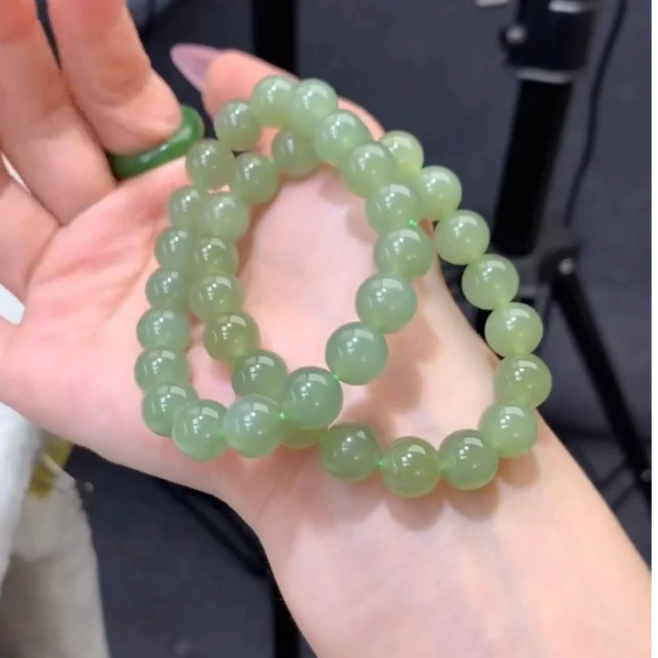 H10G和田玉湖水绿色气质小众和田玉串珠多样性发其一..