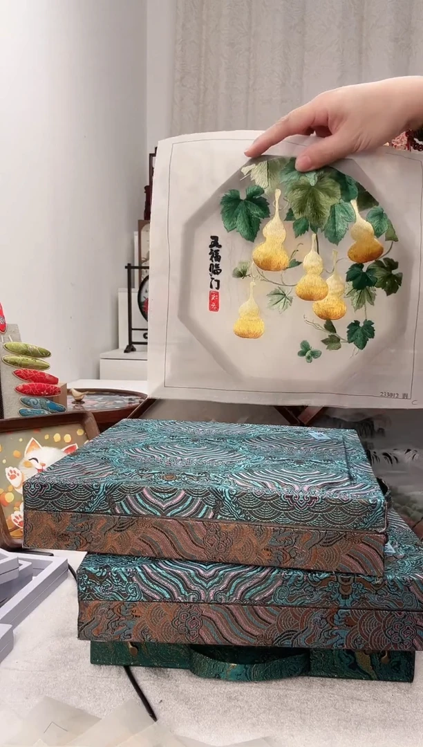 扇子苏绣作品手工摆台