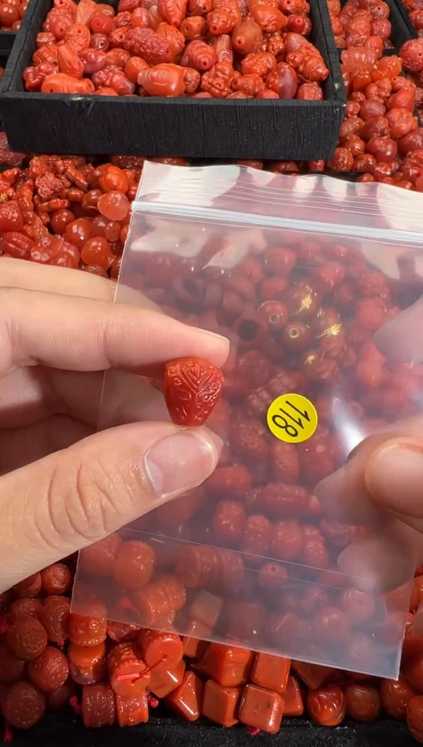 南红玛瑙未镶嵌颈饰1