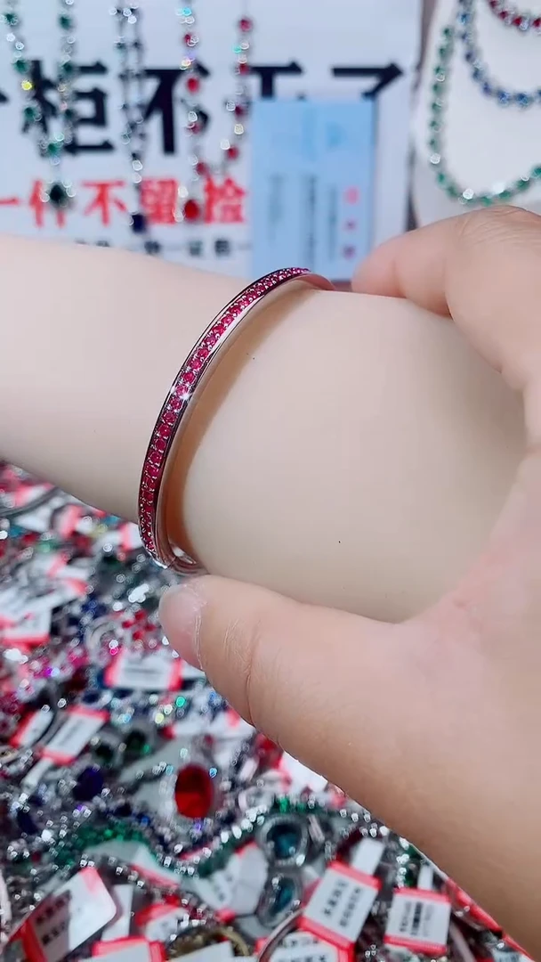 未镶嵌手镯红宝石红宝石 手镯