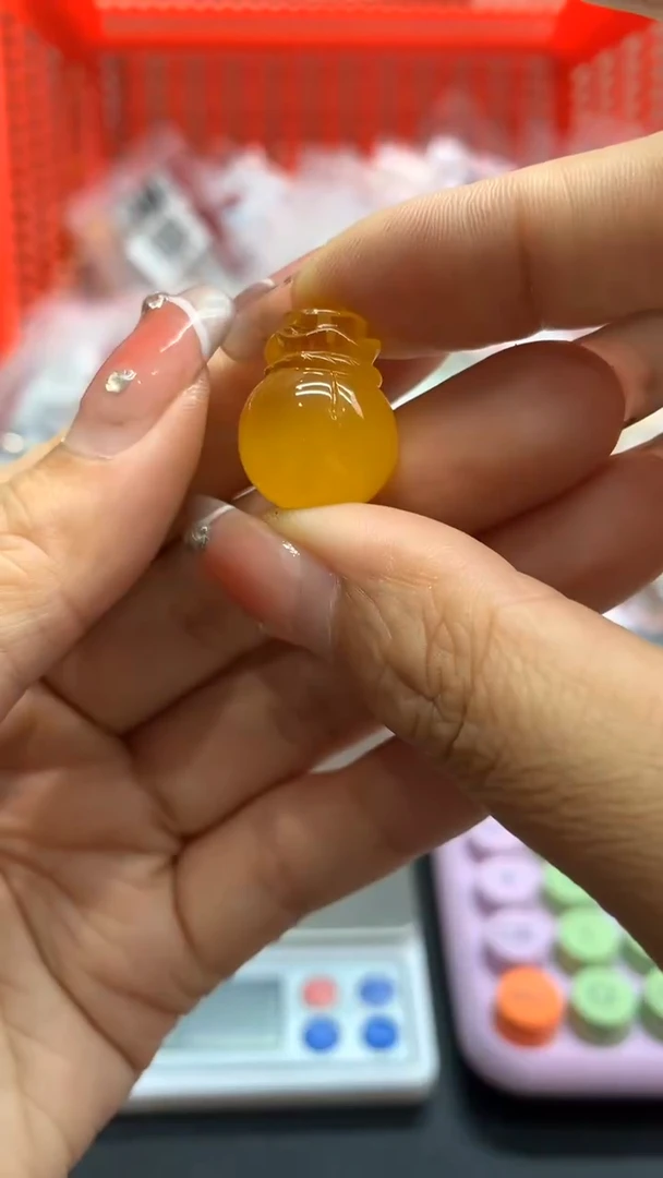 未镶嵌琥珀珠宝奇石364