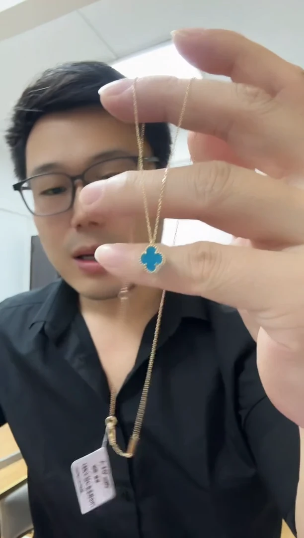 18K金镶嵌套链玛瑙/玉髓蓝色k黄，小号四叶草套链