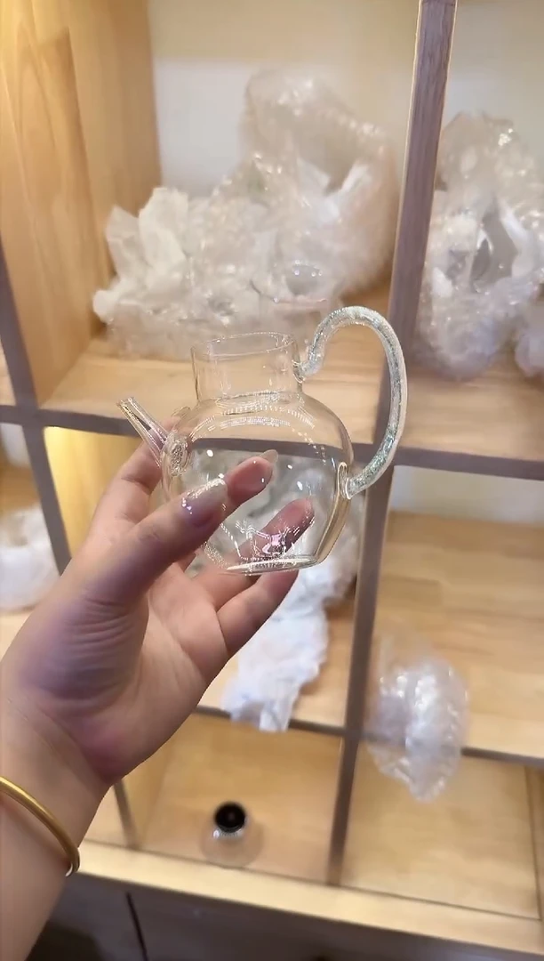 白晶一名公道壶