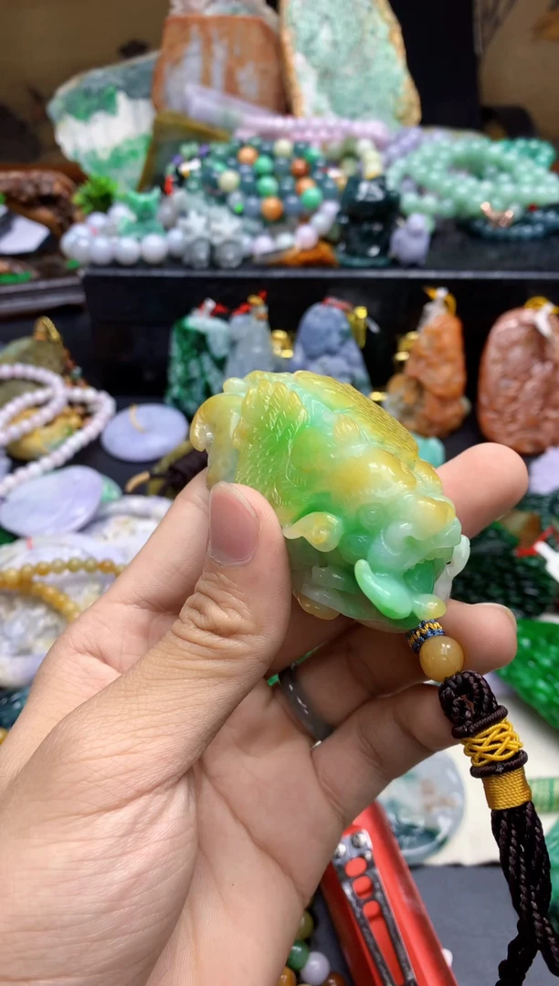 颈饰未镶嵌翡翠拥****亮天然缅甸翡翠A货