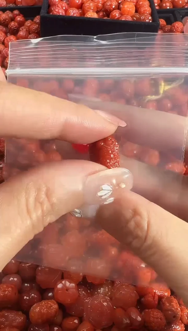 颈饰未镶嵌南红玛瑙1