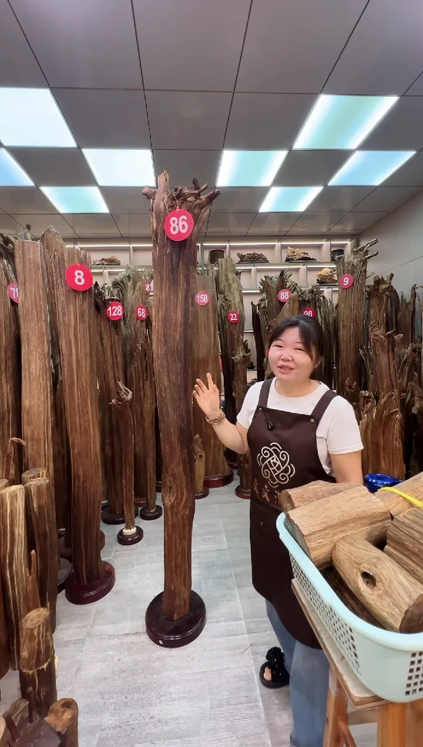 沉香碎屑沉香用****2沉香原料摆件工艺品一百元以上带底座