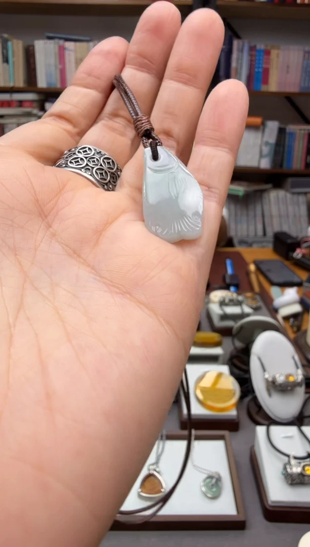 翡翠未镶嵌颈饰鱼形佩吊坠