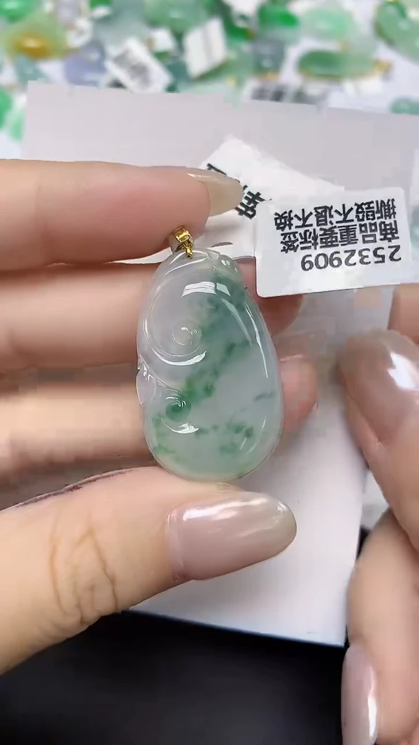 翡翠18K金镶嵌颈饰天然缅甸翡翠A货