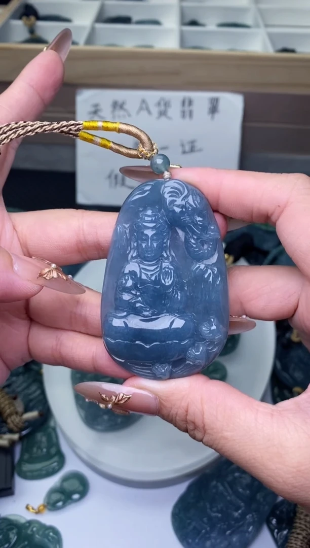 颈饰未镶嵌翡翠
