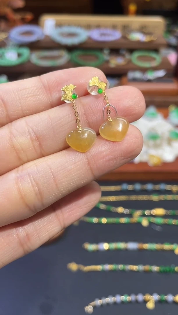 颈饰18K金镶嵌翡翠耳钉