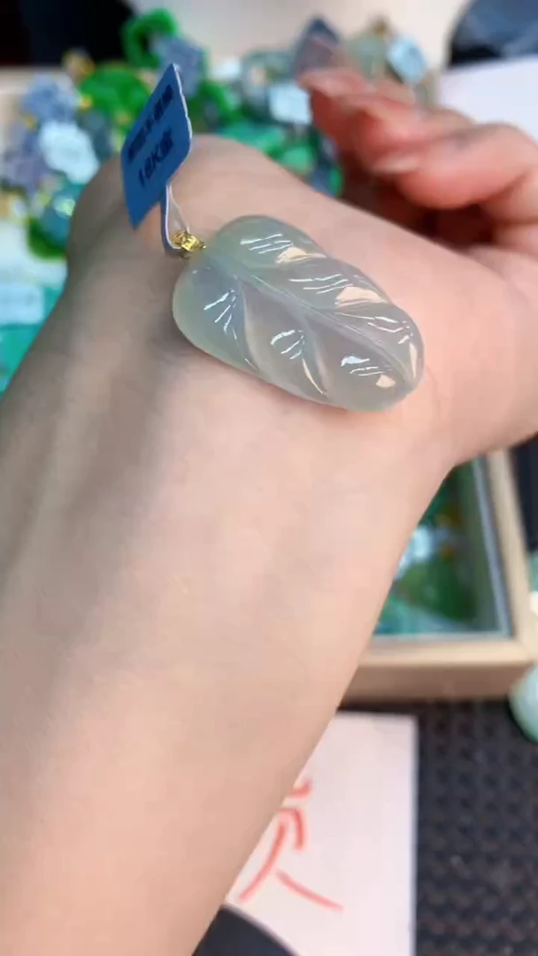 翡翠18K金镶嵌吊坠(不含链)1