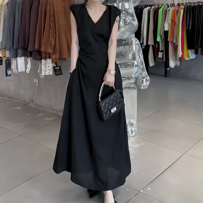 秋季时尚设计款无袖连衣裙镂空绑带气质法式V领口袋赫本风小黑裙