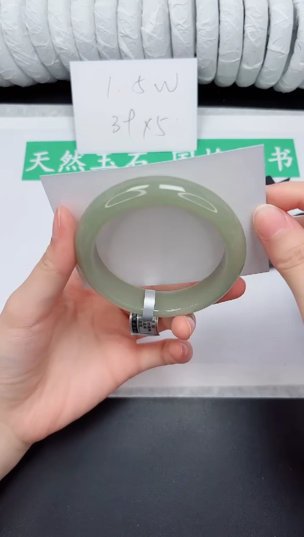 未镶嵌手镯石英质玉180-58.DK