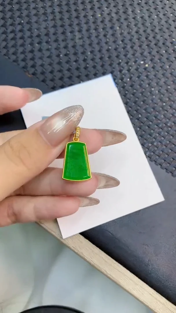 颈饰未镶嵌翡翠1