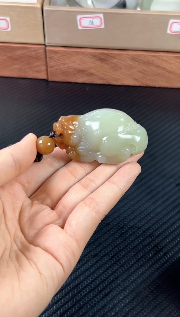 吊坠(赠链)未镶嵌和田玉若羌微色差m