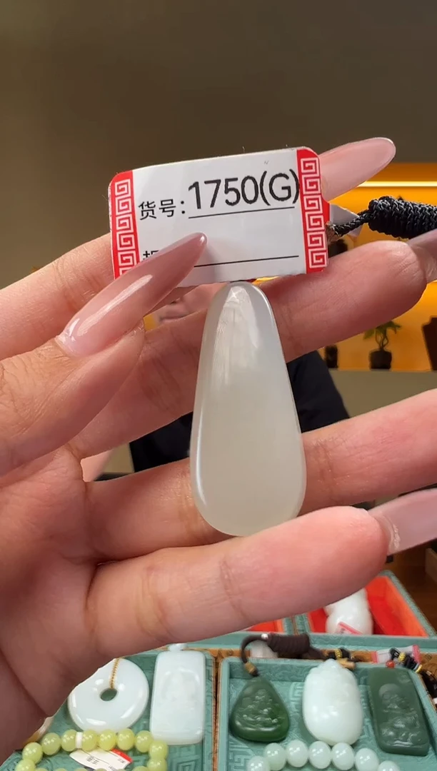 颈饰未镶嵌和田玉1g