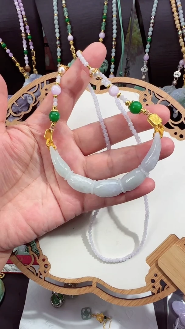 翡翠未镶嵌颈饰吊坠