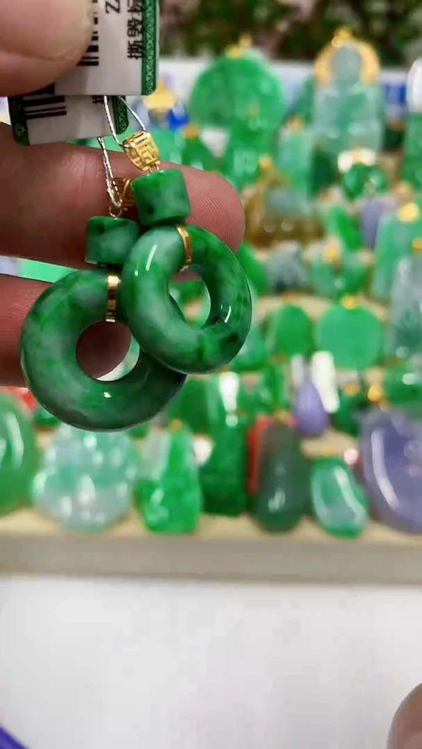 【闪购商品】翡翠吊坠(不含链)18K金镶嵌多样性发货其中一件