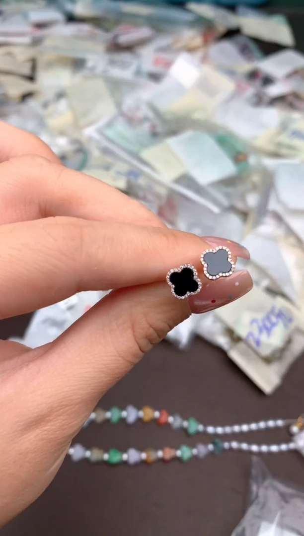 18K金镶嵌挂件翡翠一