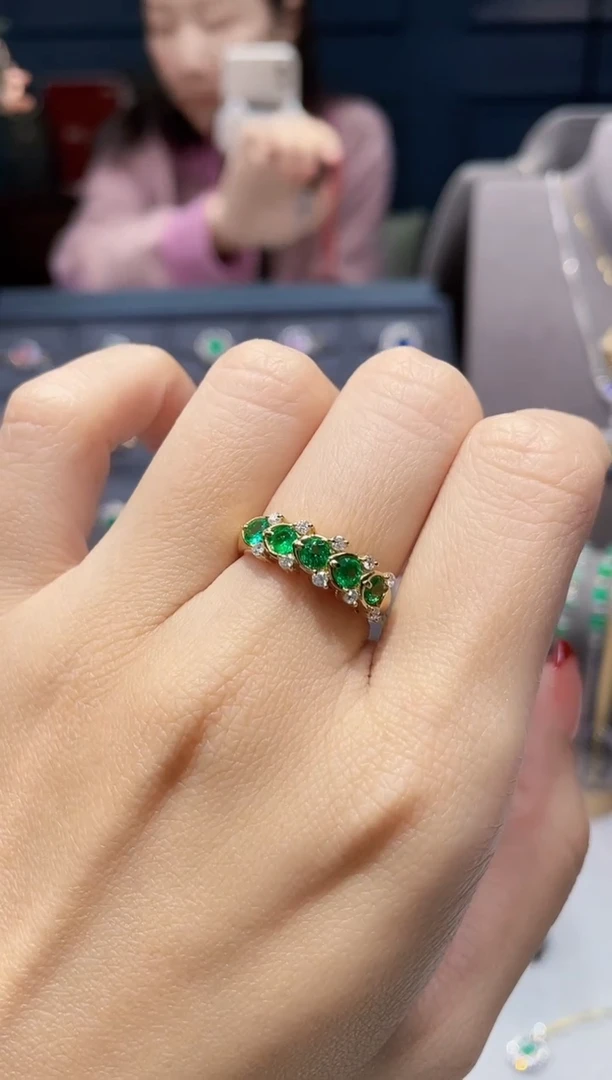 【闪购商品】祖母绿戒指18K金镶嵌0.54克拉/哥伦比亚