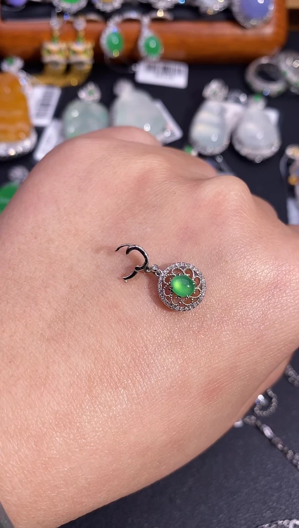 【闪购商品】翡翠吊坠(不含链)18K金镶嵌吊坠