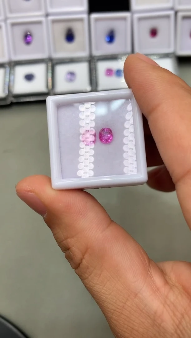 【闪购商品】定制蓝宝石裸石未镶嵌枕型 一盒2/P 1.05ct