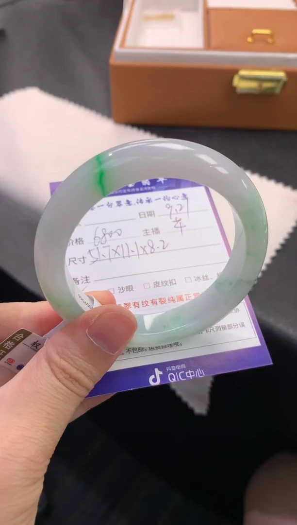 未镶嵌手镯翡翠退货需手镯吊牌标签完好