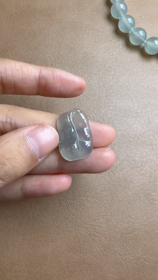 【闪购商品】翡翠颈饰未镶嵌叶子