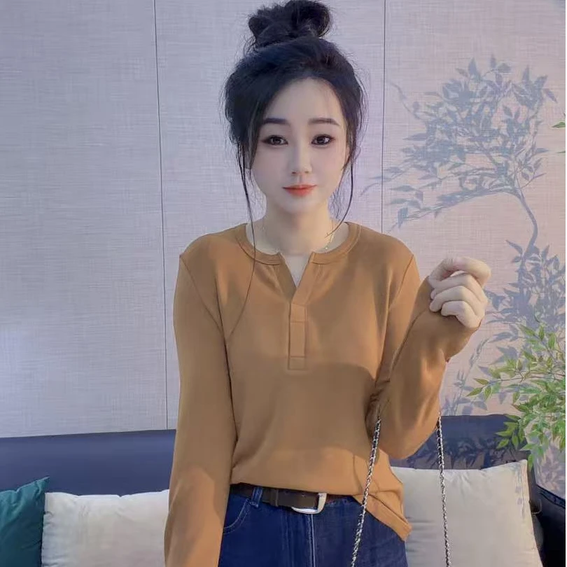 丹丹精选--8265新款设计感小V领长袖磨毛打底上衣