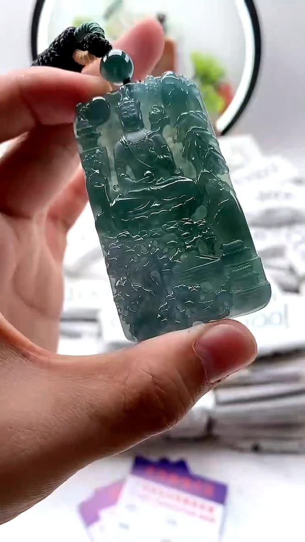 翡翠未镶嵌颈饰大势至