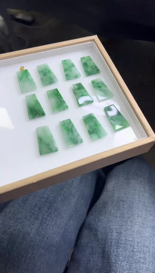 颈饰18K金镶嵌翡翠K307/多样性发一件/配绳子