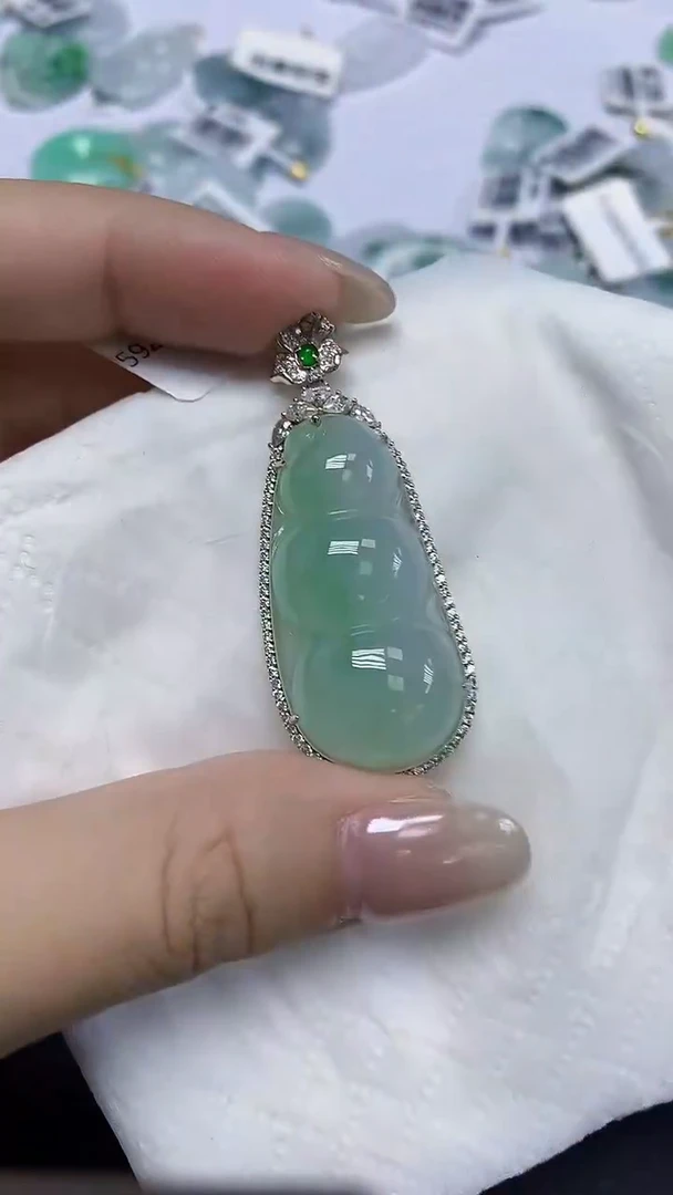 翡翠18K金镶嵌颈饰天然缅甸翡翠A货