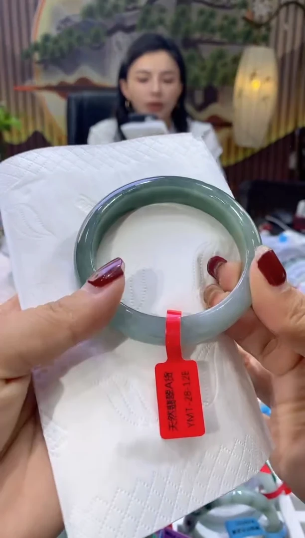 翡翠手镯未镶嵌多人07778