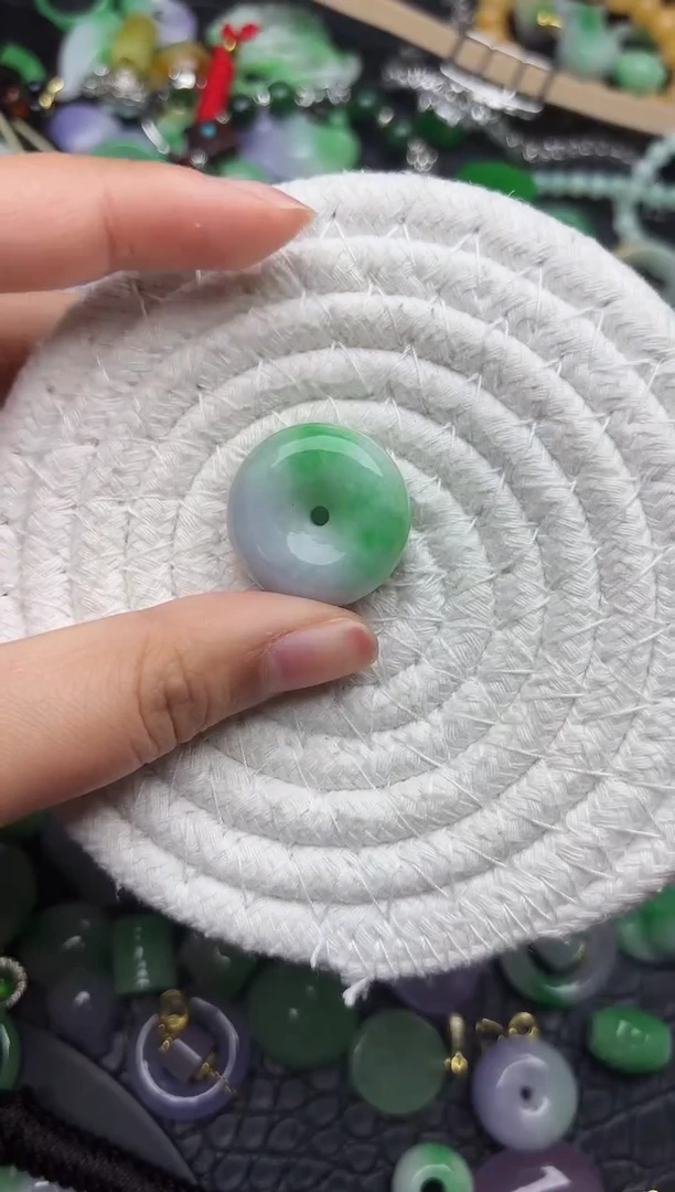 颈饰未镶嵌翡翠缅甸翡翠吊坠