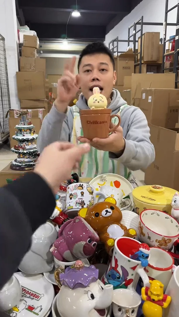 瓷片原盒乌萨奇带盖杯