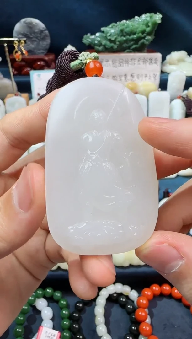 颈饰未镶嵌和田玉布*卡吊坠