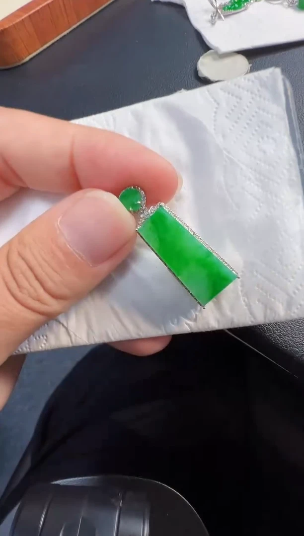 吊坠(不含链)18K金镶嵌翡翠5980