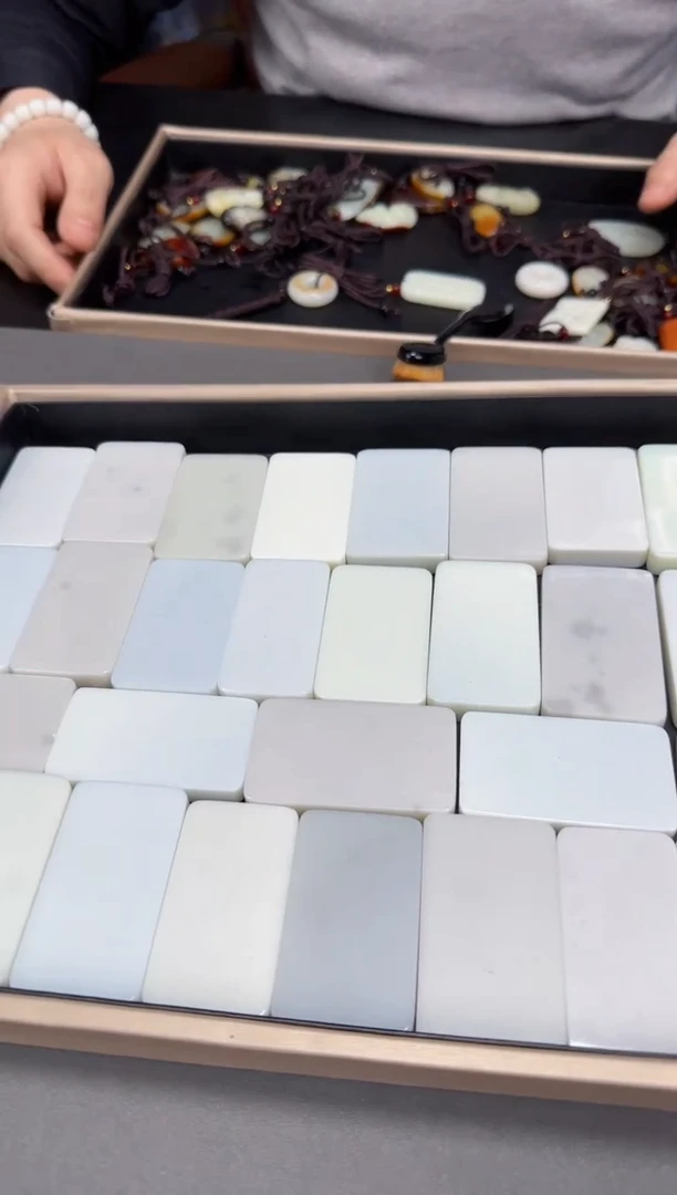 【闪购商品】和田玉颈饰未镶嵌35x60mm带青花拍一发一多样性发货