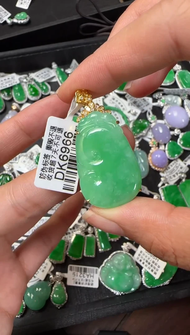 项链18K金镶嵌翡翠DK6966绿如意