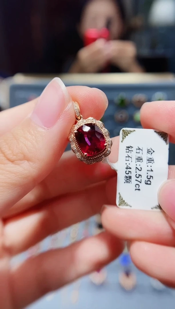 颈饰18K金镶嵌碧玺2.57.