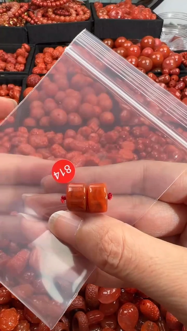 南红玛瑙未镶嵌颈饰1