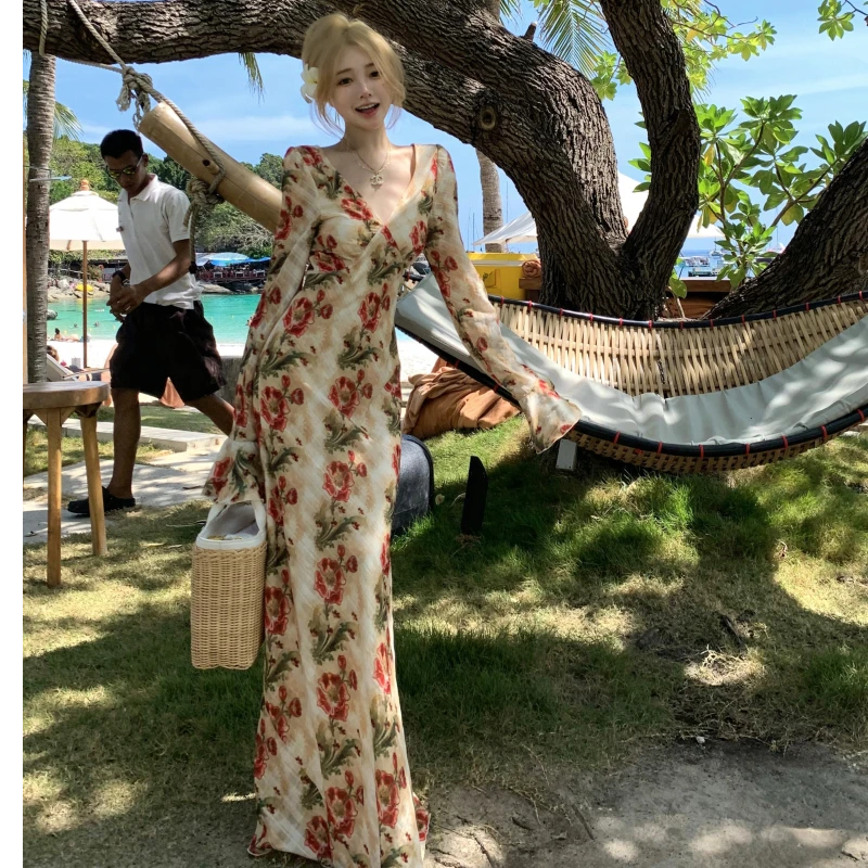新款法式复古高级碎花连衣裙v领优雅时髦长裙女
