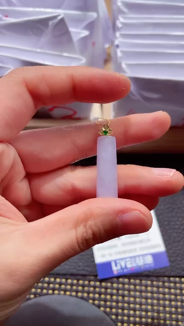 18K金镶嵌挂件翡翠20251218