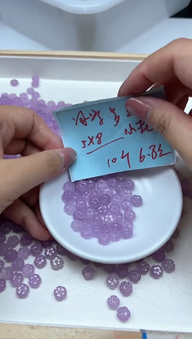 玛瑙/玉髓散珠未镶嵌M933冰紫罗兰 小花5*8mm10个6.8元