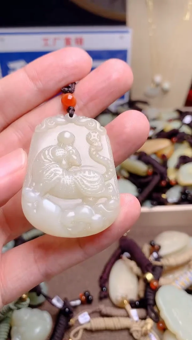 和田玉未镶嵌颈饰1