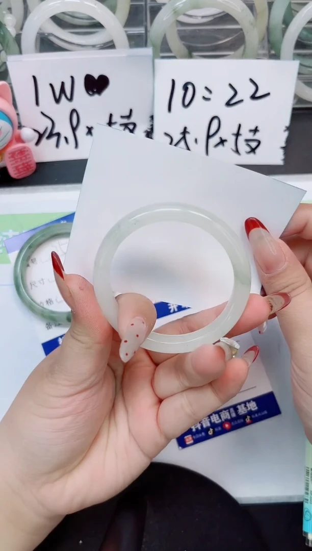 【闪购商品】石英质玉手镯未镶嵌a76