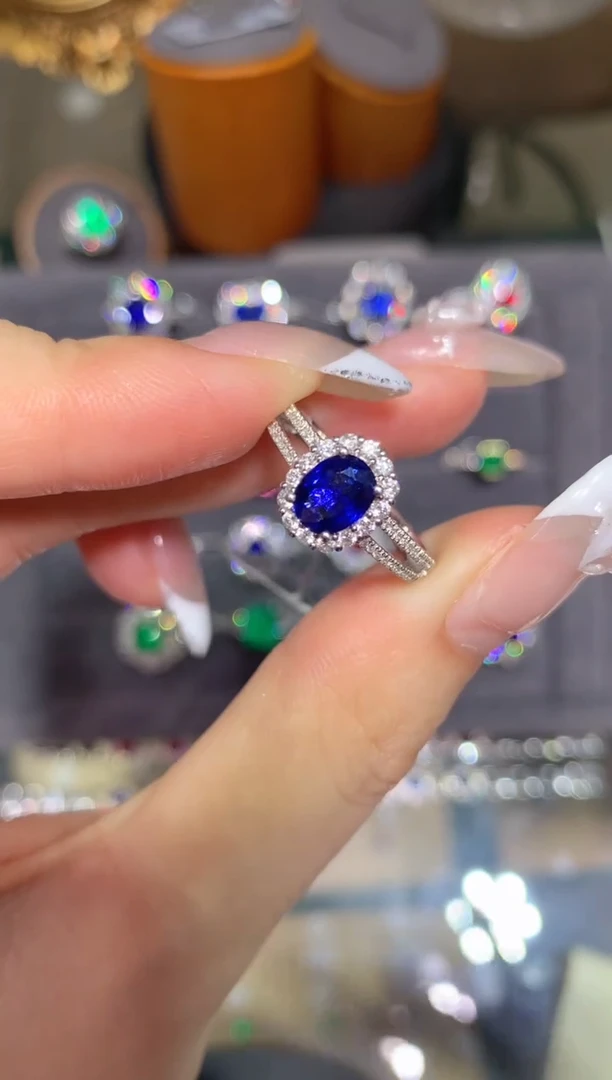 蓝宝石戒指18K金镶嵌1.19CT